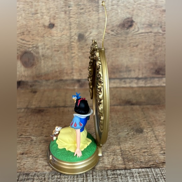 Hallmark Keepsake Ornament 1998 Walt Disney's Snow White Enchanted Memories - Picture 5 of 9